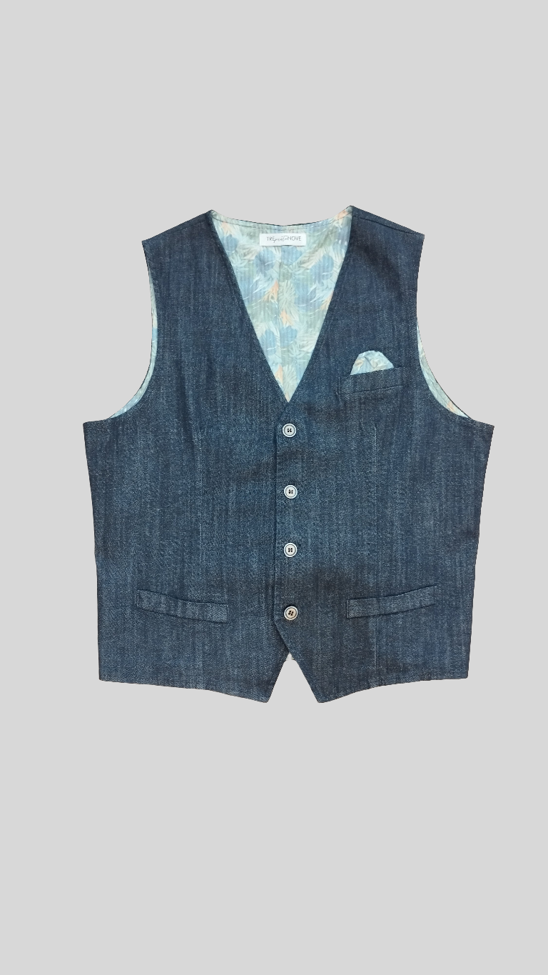Gilet uomo in denim scuro – elegante, versatile e con fodera fantasia